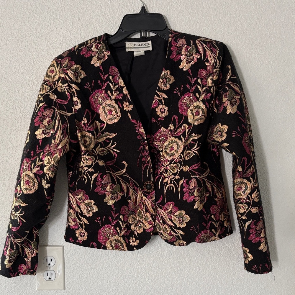 Chic Floral Blazer with Gold and Pink Details